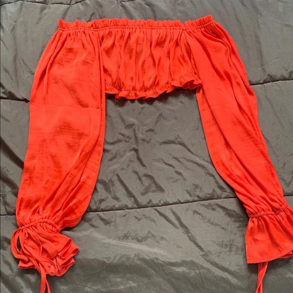 Red Crop Bardot - Picture 2 of 4